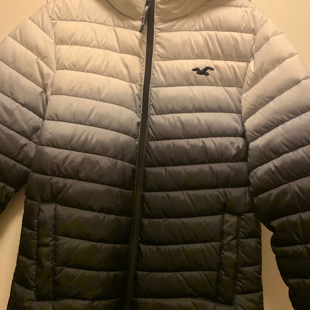 Hollister men’s small puffer jacket